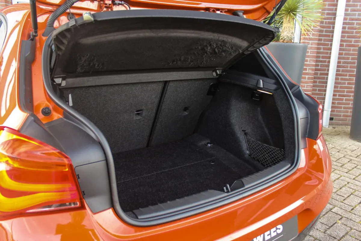 120i Edition M Sport Shadow High Executive | Dealer onderhouden | NL auto | HiFi audio | Dakraam | Cruise control | Navigatie Professional | Climate control | Stoelverwarming