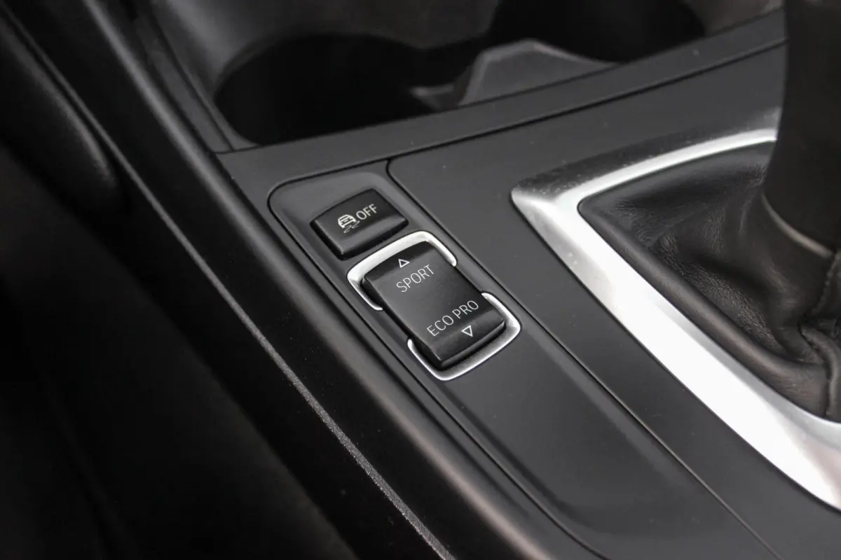 120i Edition M Sport Shadow High Executive | Dealer onderhouden | NL auto | HiFi audio | Dakraam | Cruise control | Navigatie Professional | Climate control | Stoelverwarming