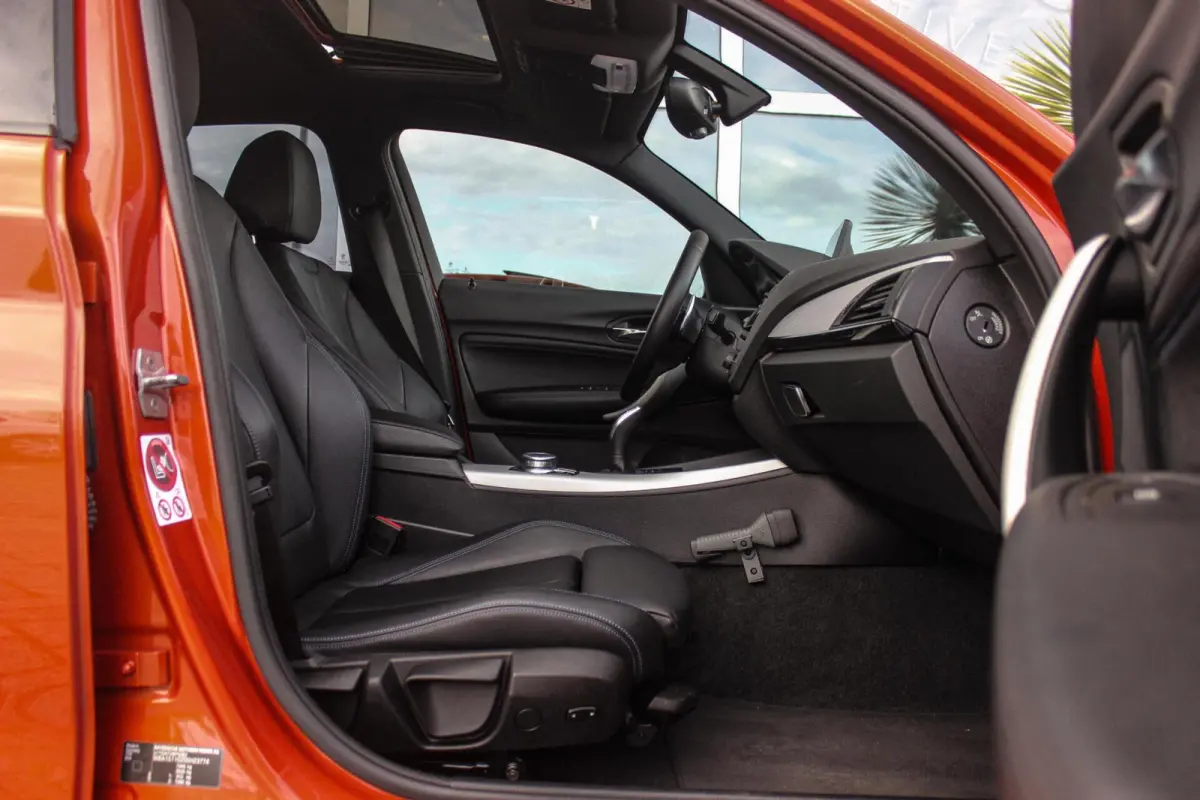 120i Edition M Sport Shadow High Executive | Dealer onderhouden | NL auto | HiFi audio | Dakraam | Cruise control | Navigatie Professional | Climate control | Stoelverwarming