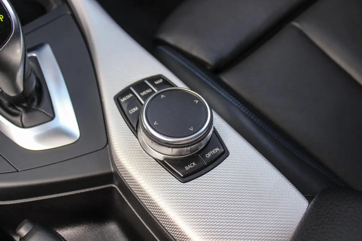 120i Edition M Sport Shadow High Executive | Dealer onderhouden | NL auto | HiFi audio | Dakraam | Cruise control | Navigatie Professional | Climate control | Stoelverwarming