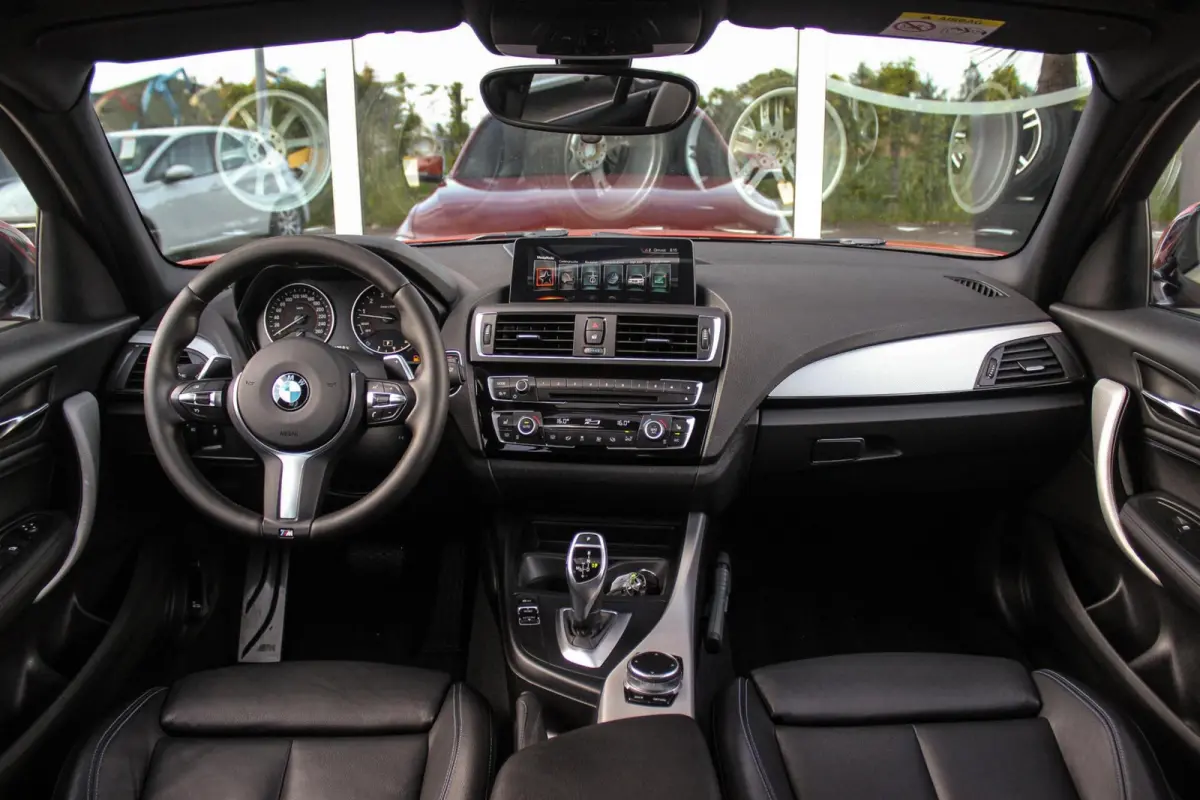 120i Edition M Sport Shadow High Executive | Dealer onderhouden | NL auto | HiFi audio | Dakraam | Cruise control | Navigatie Professional | Climate control | Stoelverwarming