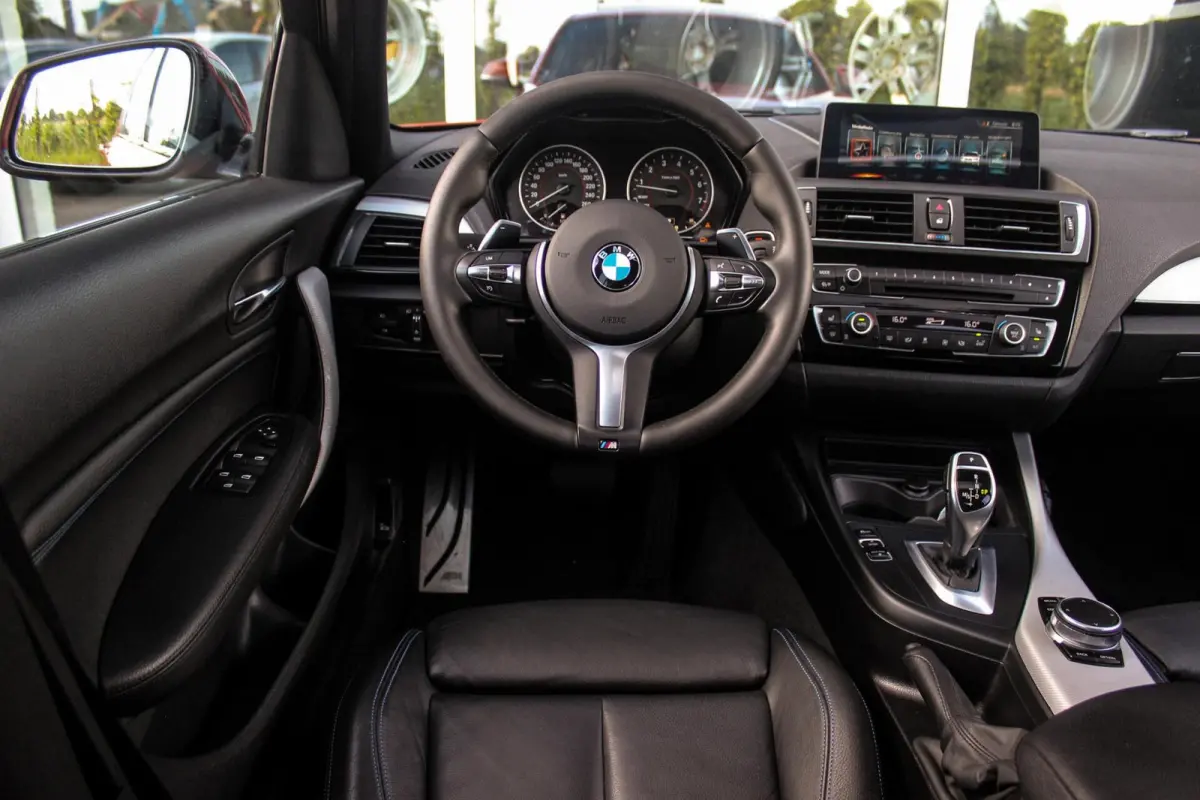 120i Edition M Sport Shadow High Executive | Dealer onderhouden | NL auto | HiFi audio | Dakraam | Cruise control | Navigatie Professional | Climate control | Stoelverwarming