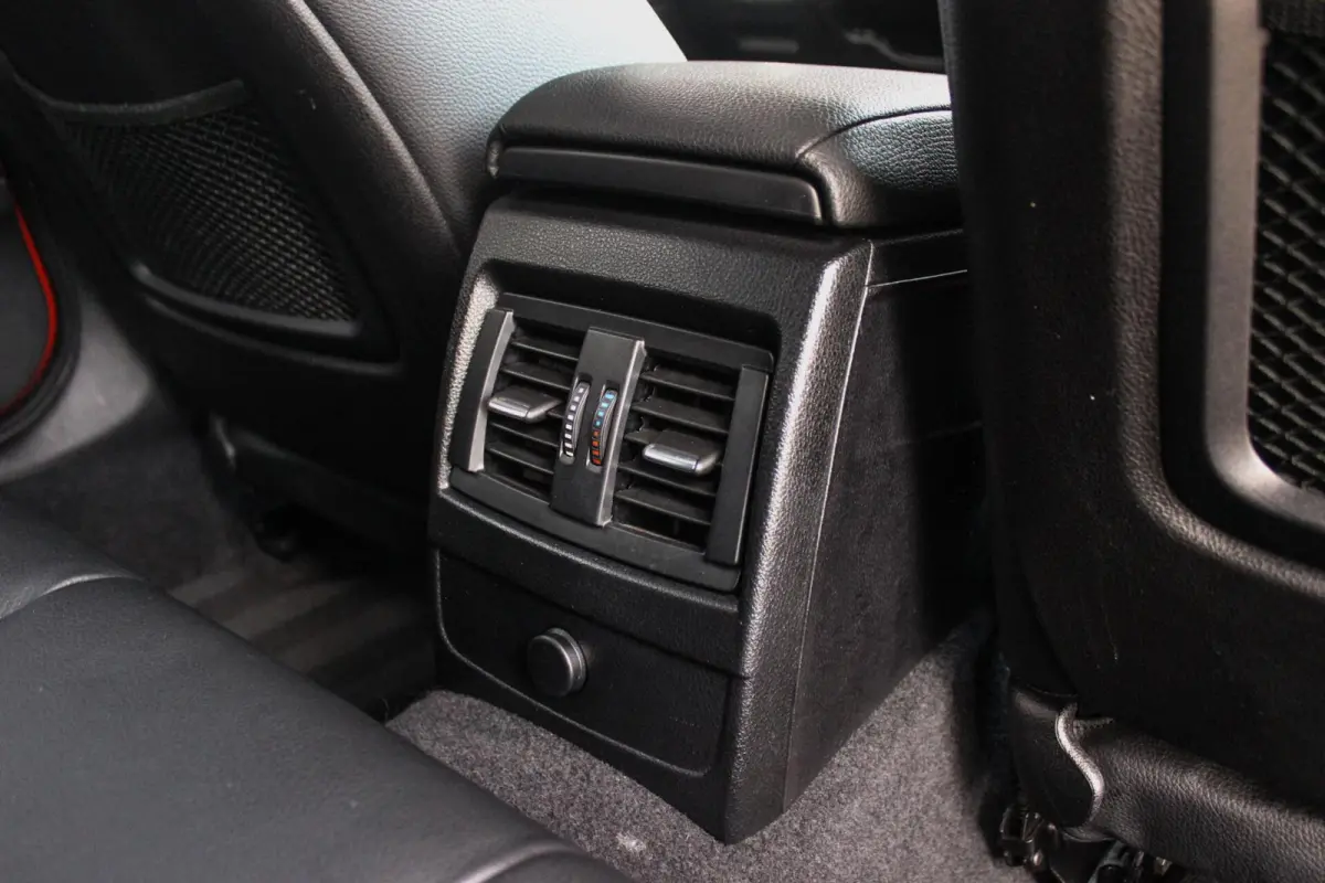 120i Edition M Sport Shadow High Executive | Dealer onderhouden | NL auto | HiFi audio | Dakraam | Cruise control | Navigatie Professional | Climate control | Stoelverwarming