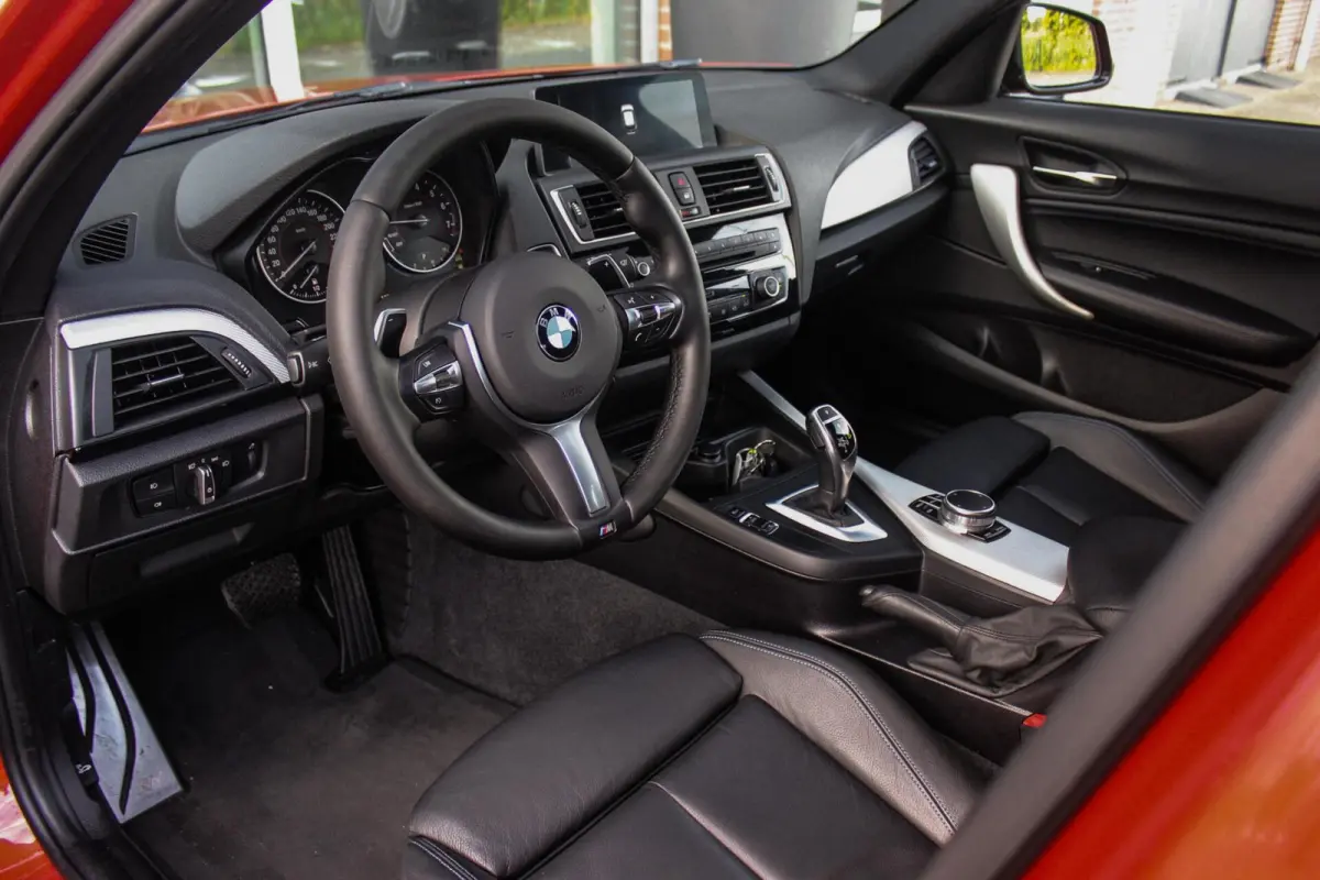 120i Edition M Sport Shadow High Executive | Dealer onderhouden | NL auto | HiFi audio | Dakraam | Cruise control | Navigatie Professional | Climate control | Stoelverwarming