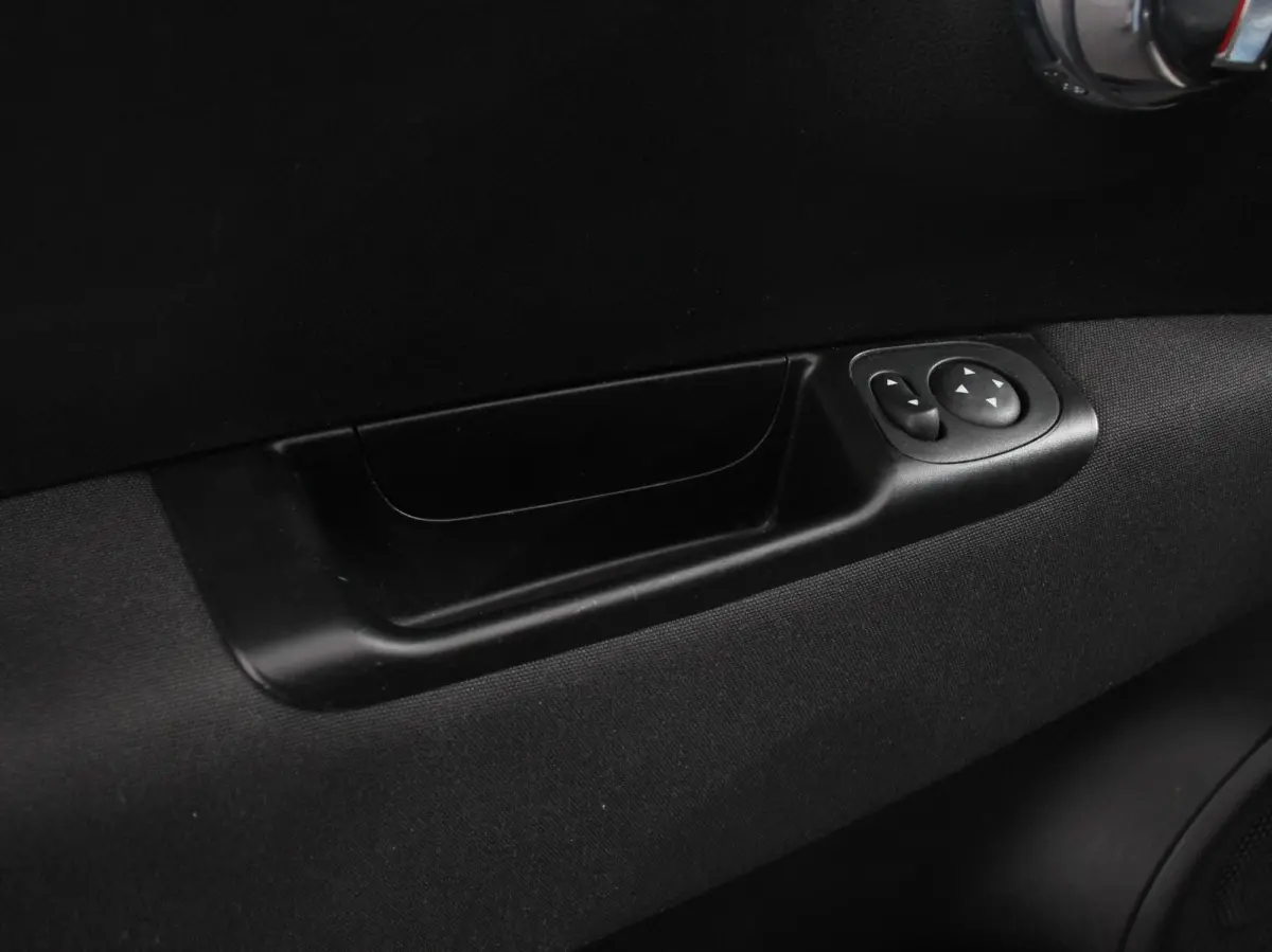 1.0 Hybrid Dolcevita Finale Panorama dak Climate Control Cruise Control Navigatie Apple Carplay/Android Auto Dab Digitale Cockpit Parkeer Sensoren Lichtmetalen Velgen Led