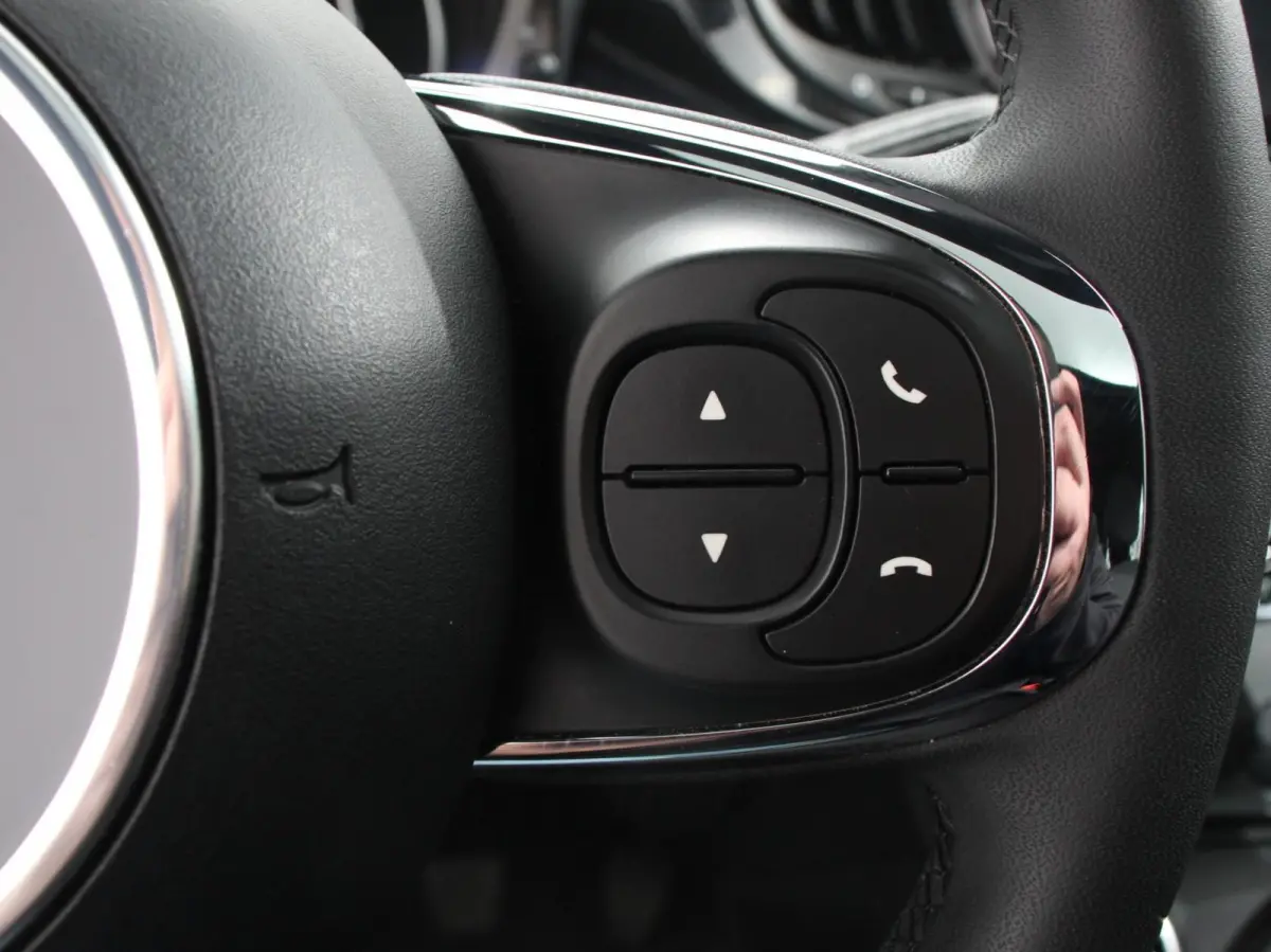 1.0 Hybrid Dolcevita Finale Panorama dak Climate Control Cruise Control Navigatie Apple Carplay/Android Auto Dab Digitale Cockpit Parkeer Sensoren Lichtmetalen Velgen Led