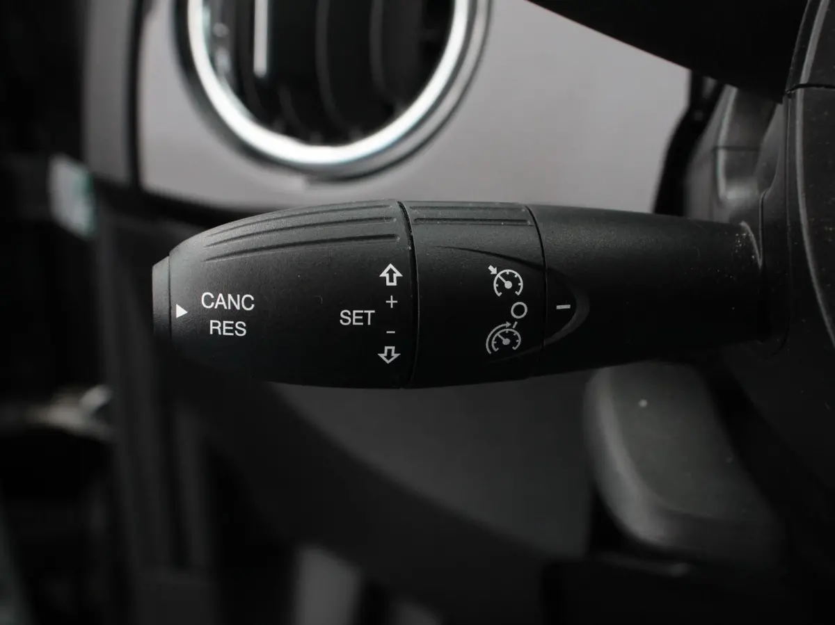 1.0 Hybrid Dolcevita Finale Panorama dak Climate Control Cruise Control Navigatie Apple Carplay/Android Auto Dab Digitale Cockpit Parkeer Sensoren Lichtmetalen Velgen Led
