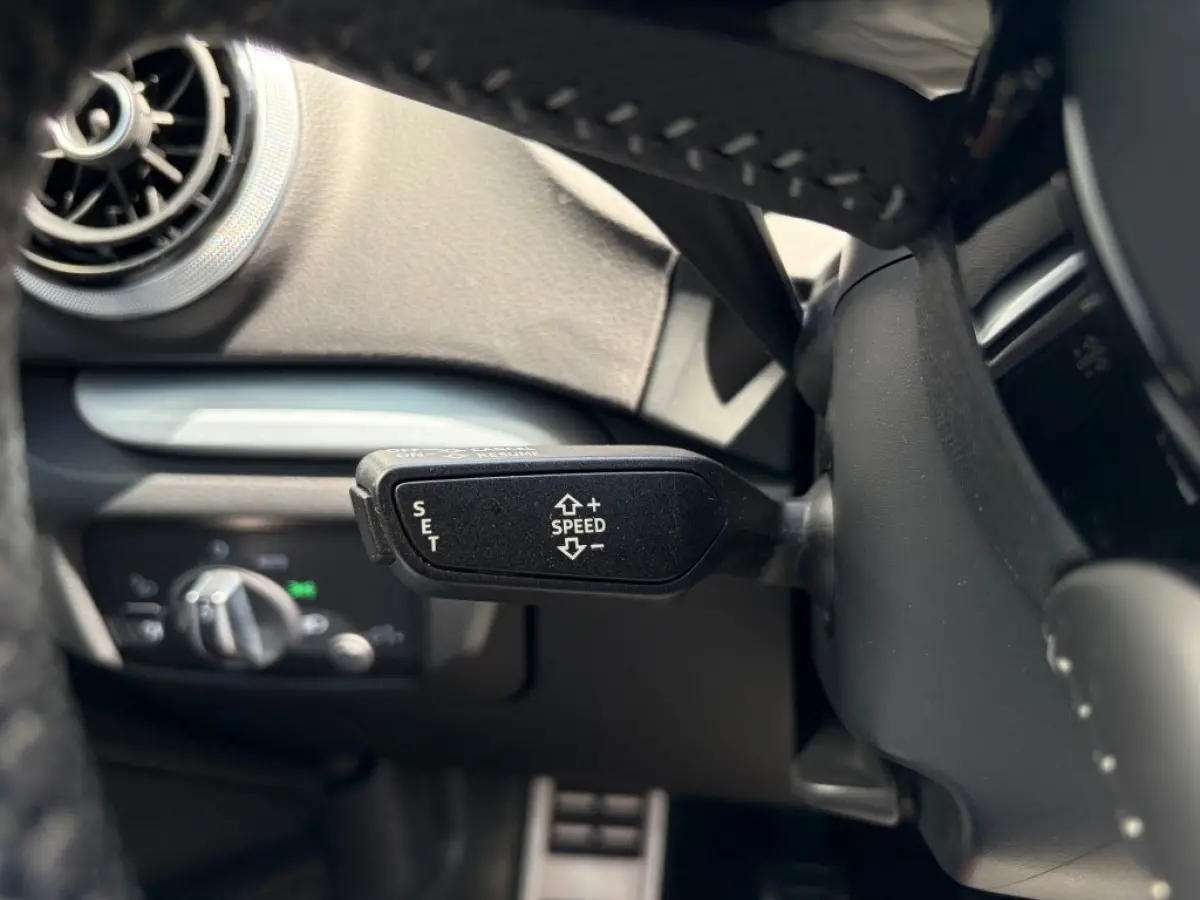 SB 1.0 TFSI S-Line interieur LED Navi Cruise PDC NL-auto
