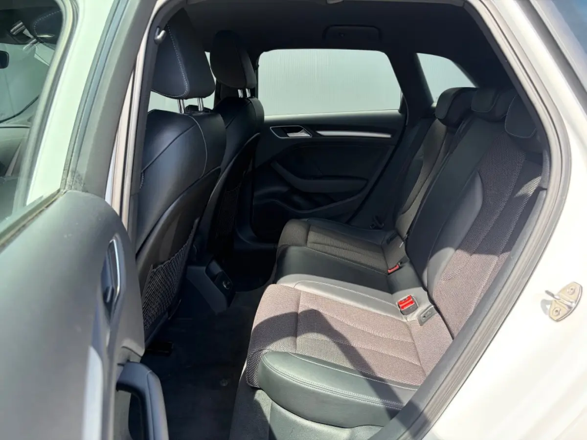 SB 1.0 TFSI S-Line interieur LED Navi Cruise PDC NL-auto
