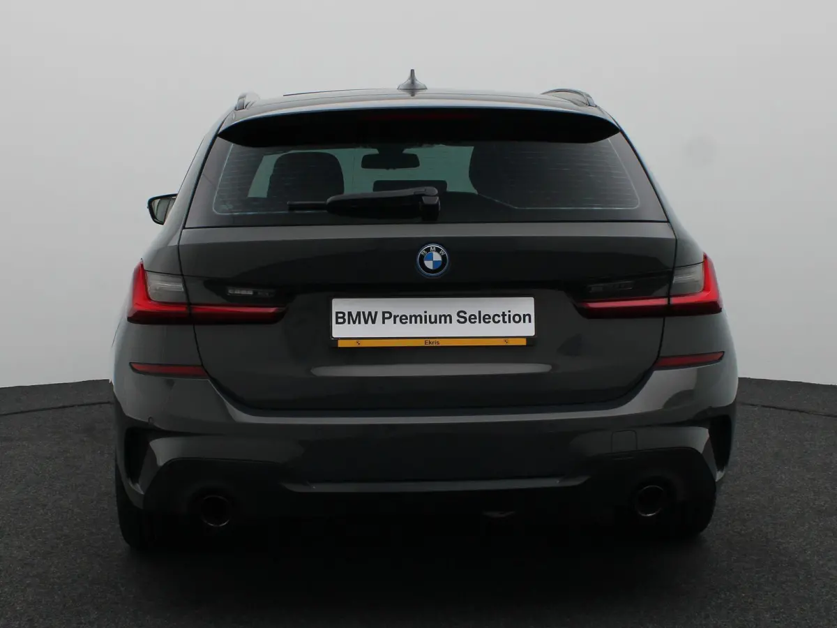 320e High Executive | M Sportpakket | SoH 90% | Trekhaak | Panoramadak | Laserlight | DAB | HiFi | 19''