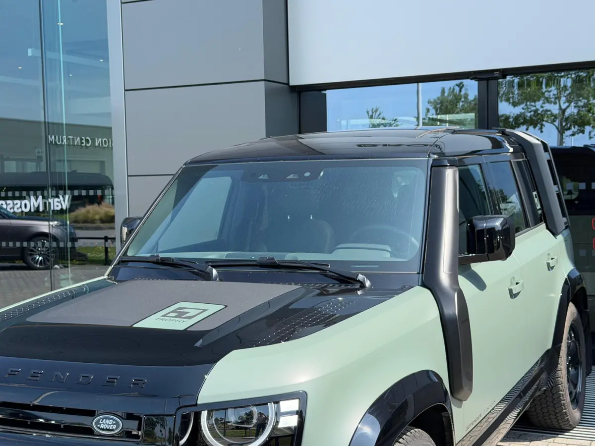 P300e Trophy Edition Keswick Green | El. trekhaak | Koelbox | Koel/verwarmbare voorstoelen | Pano | Unieke Trophy Edition