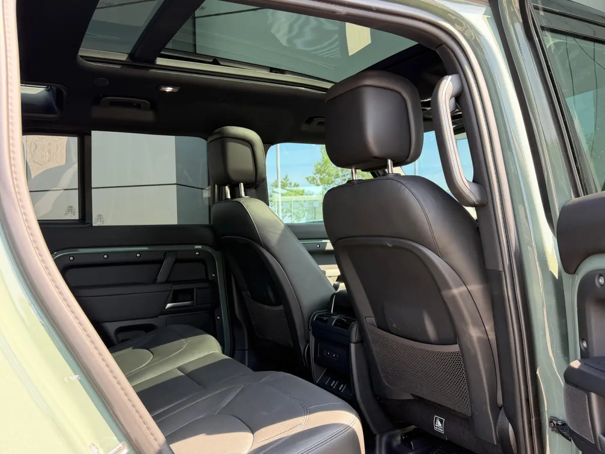 P300e Trophy Edition Keswick Green | El. trekhaak | Koelbox | Koel/verwarmbare voorstoelen | Pano | Unieke Trophy Edition