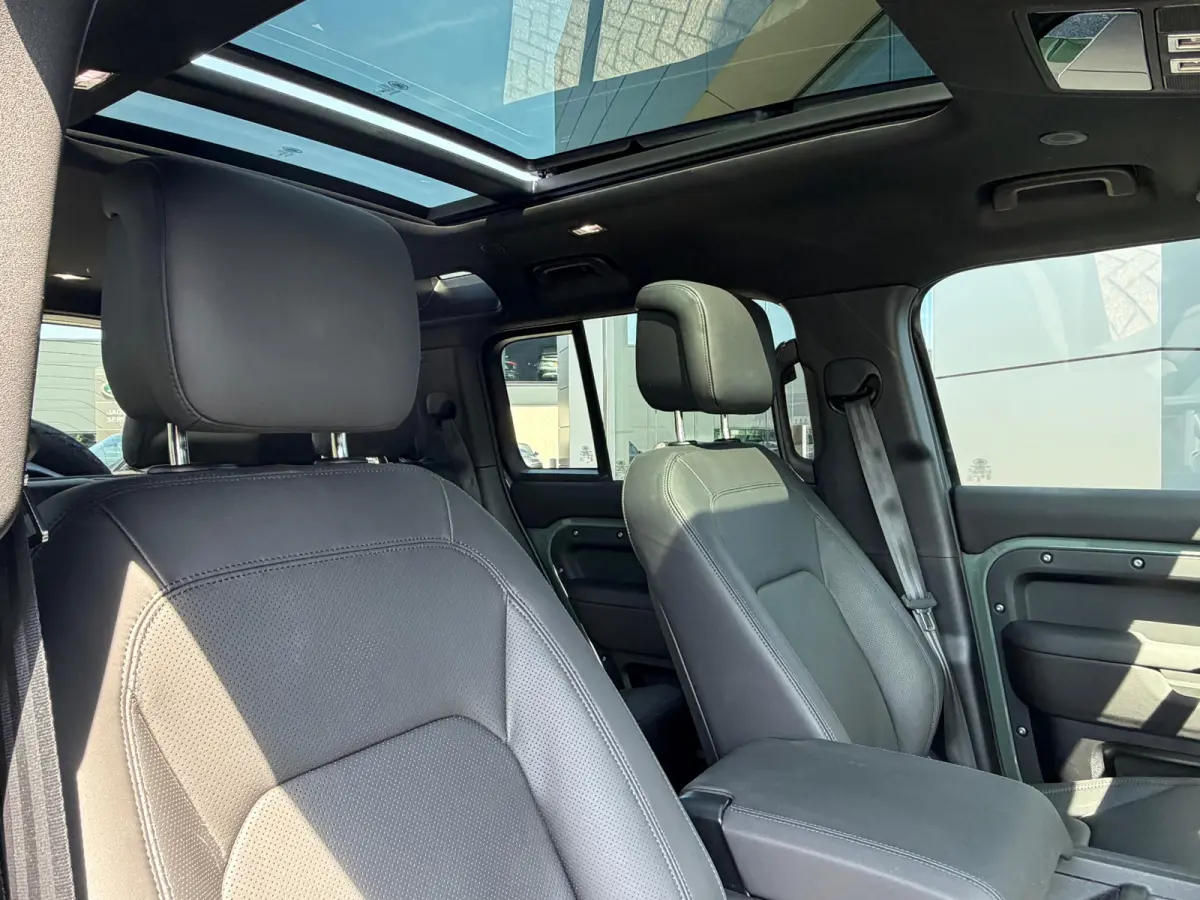P300e Trophy Edition Keswick Green | El. trekhaak | Koelbox | Koel/verwarmbare voorstoelen | Pano | Unieke Trophy Edition