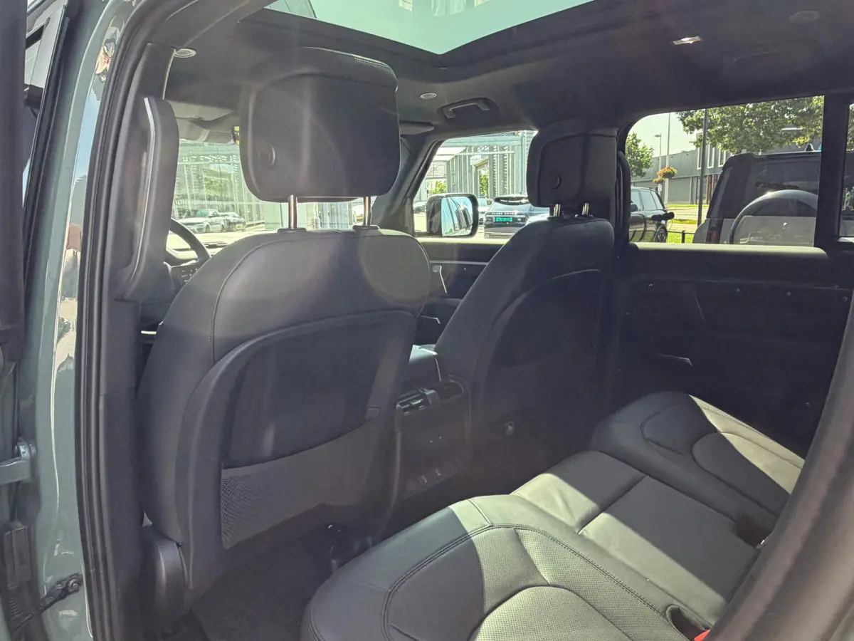 P300e Trophy Edition Keswick Green | El. trekhaak | Koelbox | Koel/verwarmbare voorstoelen | Pano | Unieke Trophy Edition