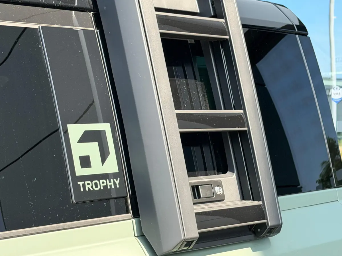 P300e Trophy Edition Keswick Green | El. trekhaak | Koelbox | Koel/verwarmbare voorstoelen | Pano | Unieke Trophy Edition