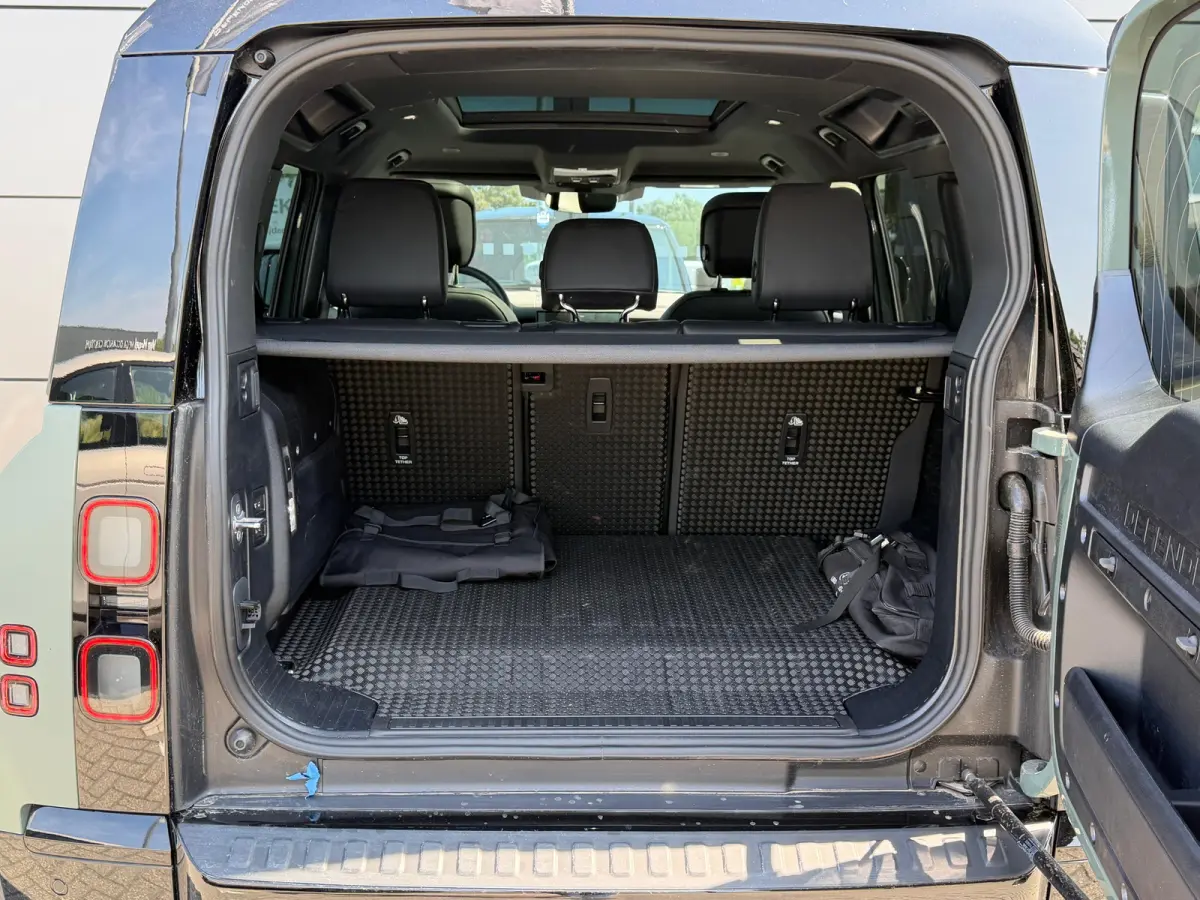 P300e Trophy Edition Keswick Green | El. trekhaak | Koelbox | Koel/verwarmbare voorstoelen | Pano | Unieke Trophy Edition