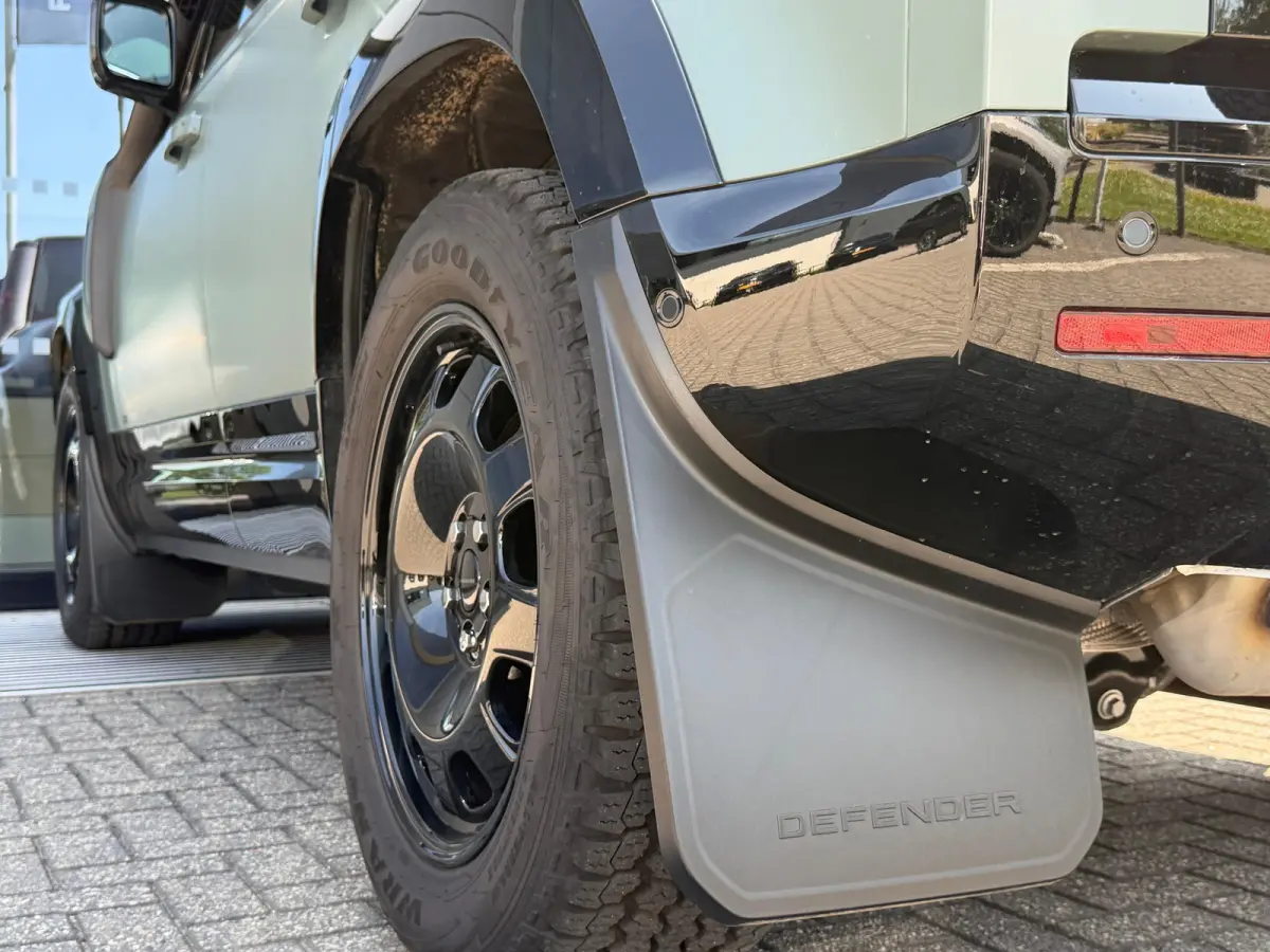 P300e Trophy Edition Keswick Green | El. trekhaak | Koelbox | Koel/verwarmbare voorstoelen | Pano | Unieke Trophy Edition