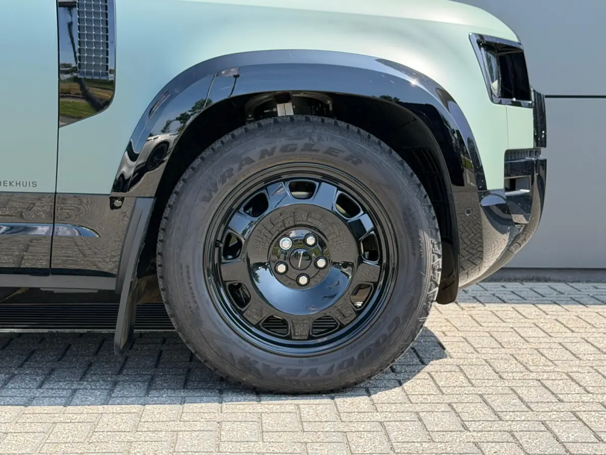 P300e Trophy Edition Keswick Green | El. trekhaak | Koelbox | Koel/verwarmbare voorstoelen | Pano | Unieke Trophy Edition