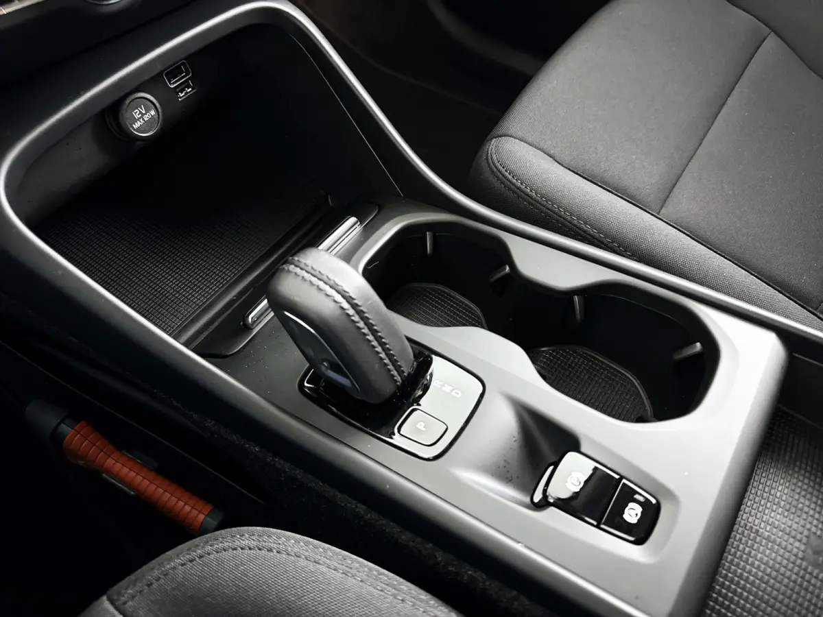 T4 R-Design Expression | Parkeercamera | Trekhaak | Cruise control | Navigatie
