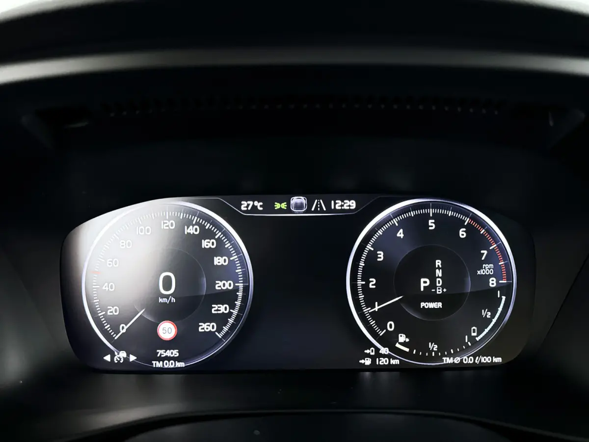 T4 R-Design Expression | Parkeercamera | Trekhaak | Cruise control | Navigatie