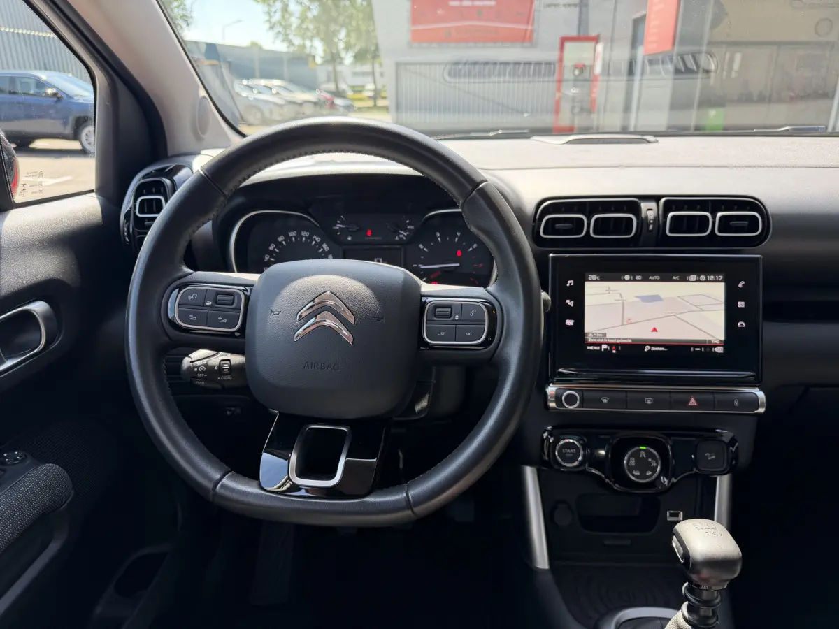 110pk Shine (Trekhaak - Camera - Keyless Entry - Parkeersensoren V+A - Grip Controle - 17"incl 4S - Hifi - Dodehoekdetectie - Draadloos Laden)