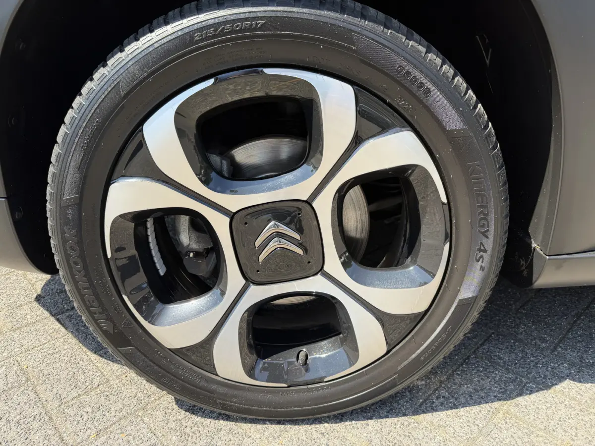 110pk Shine (Trekhaak - Camera - Keyless Entry - Parkeersensoren V+A - Grip Controle - 17"incl 4S - Hifi - Dodehoekdetectie - Draadloos Laden)