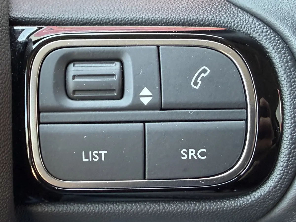 110pk Shine (Trekhaak - Camera - Keyless Entry - Parkeersensoren V+A - Grip Controle - 17"incl 4S - Hifi - Dodehoekdetectie - Draadloos Laden)