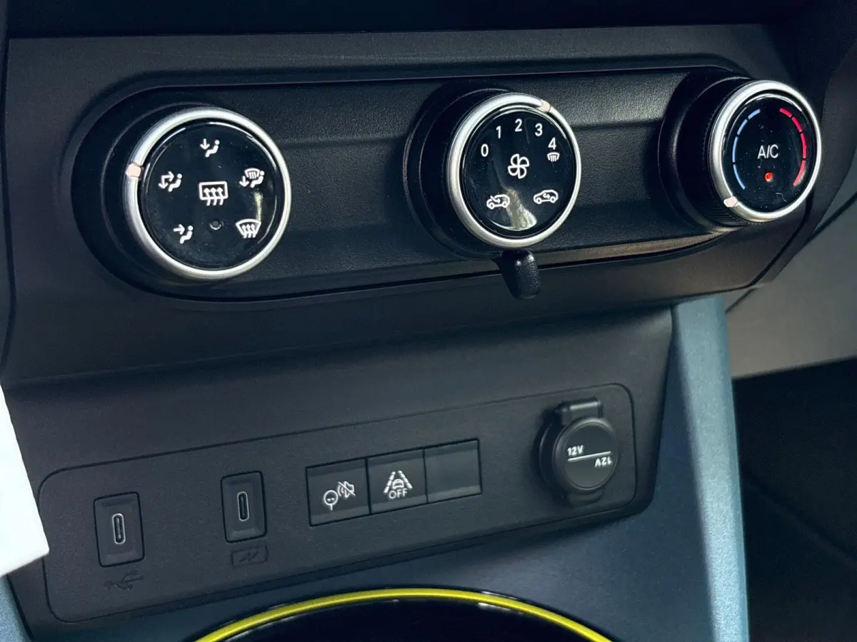 1.2 Hybrid ICON | Apple carplay/Android Auto| LMV 16" | Airco | Parkeersensoren | Dakrails |