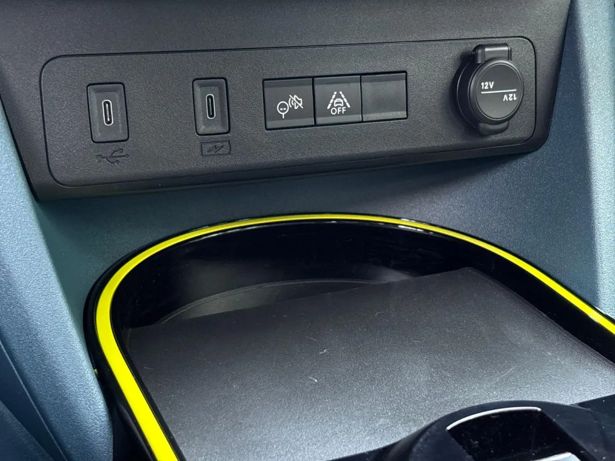 1.2 Hybrid ICON | Apple carplay/Android Auto| LMV 16" | Airco | Parkeersensoren | Dakrails |