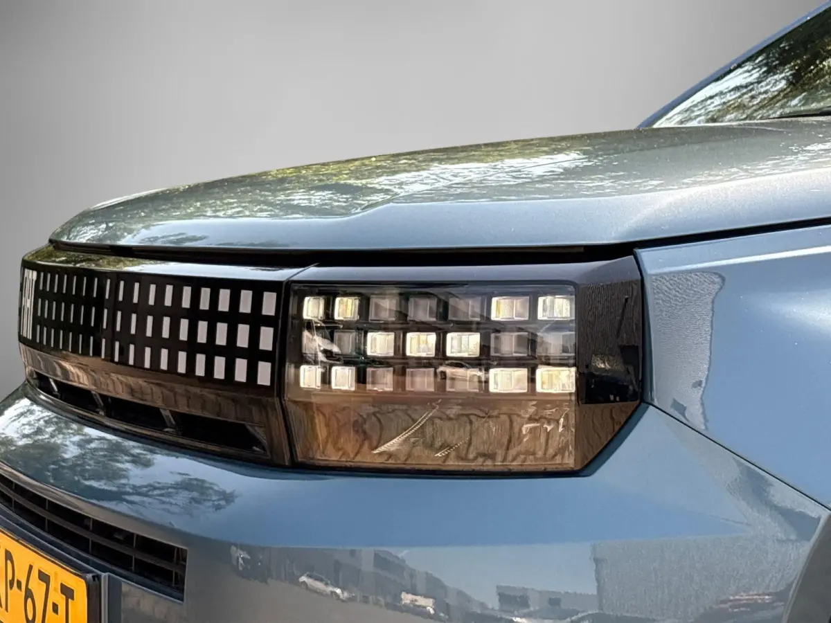 1.2 Hybrid ICON | Apple carplay/Android Auto| LMV 16" | Airco | Parkeersensoren | Dakrails |