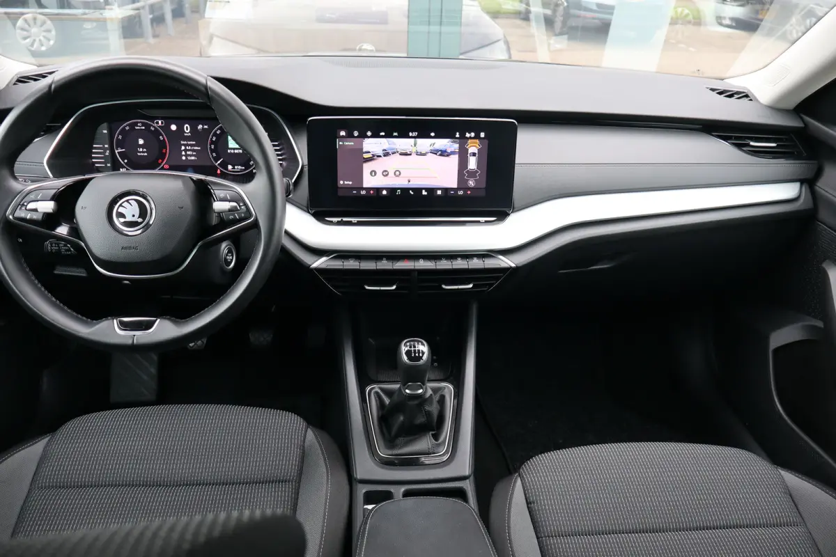 1.5 TSI Business Edition 115PK | Achteruitrijcamera | Cruise control | Draadloze telefoonlader
