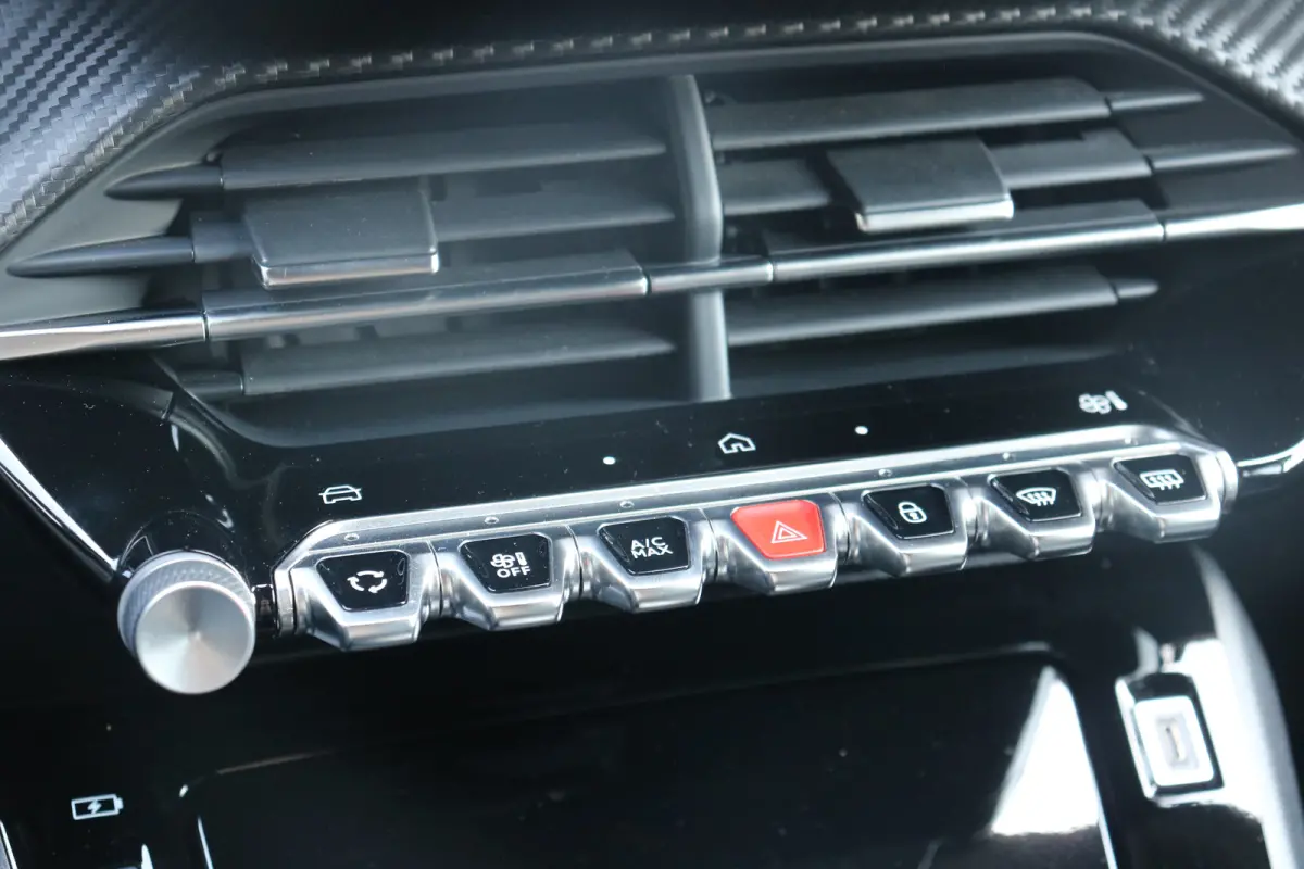 1.2 Hybrid 136 Allure | PDC V+A | Cruise| Keyless | Apple carplay | LED | LMV 17"| DAB |