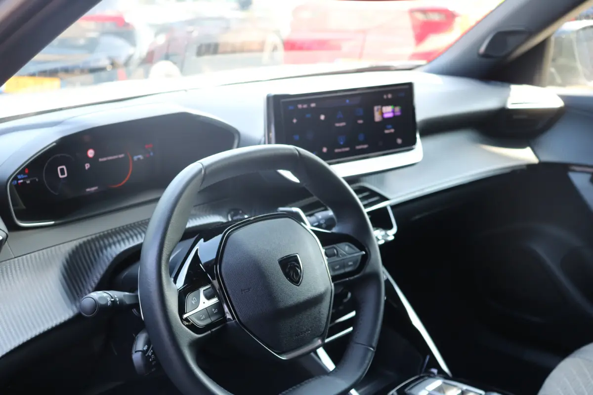 1.2 Hybrid 136 Allure | PDC V+A | Cruise| Keyless | Apple carplay | LED | LMV 17"| DAB |