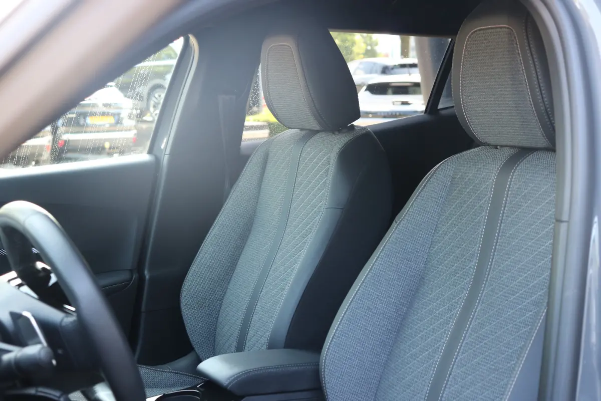 1.2 Hybrid 136 Allure | PDC V+A | Cruise| Keyless | Apple carplay | LED | LMV 17"| DAB |