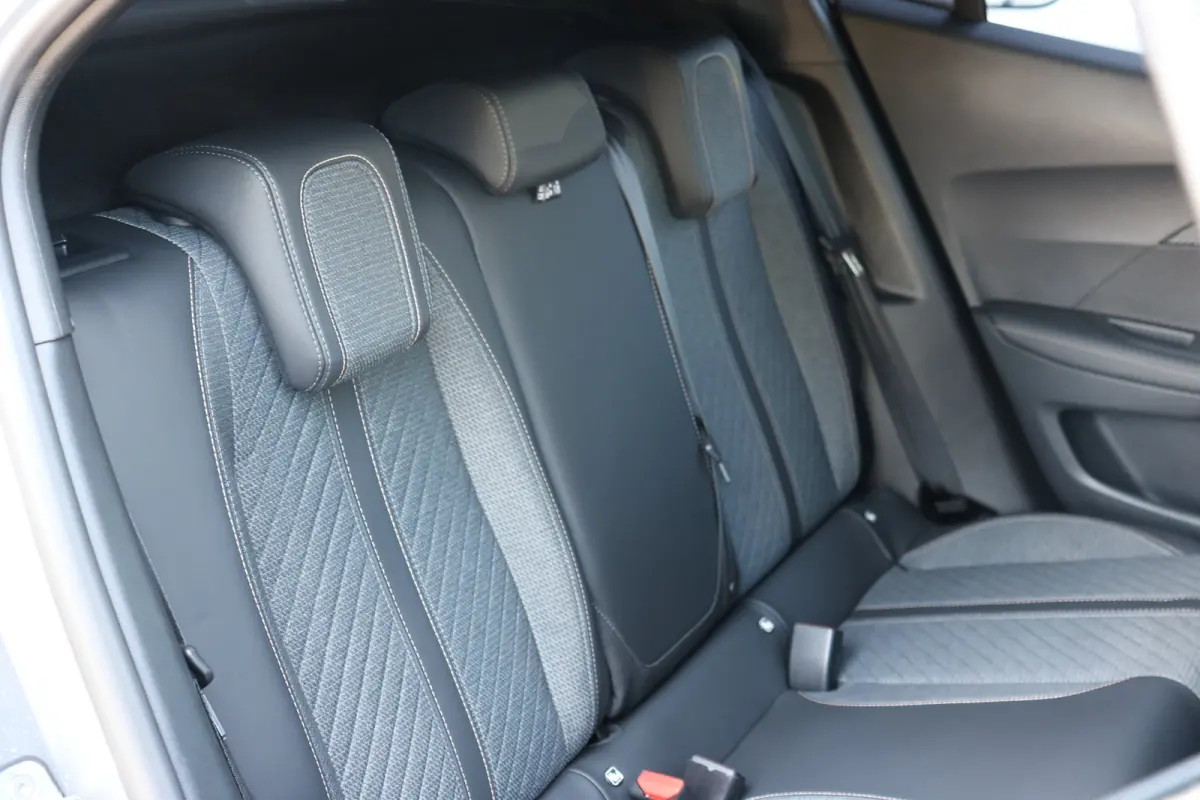1.2 Hybrid 136 Allure | PDC V+A | Cruise| Keyless | Apple carplay | LED | LMV 17"| DAB |