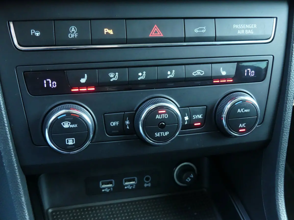 1.0 EcoTSI Style Business Intense / Virtual Cockpit / Carplay