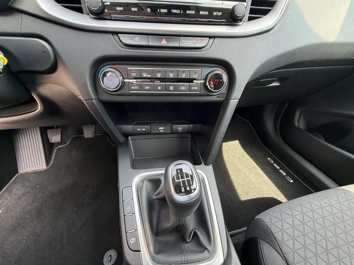 1.0 T-GDi ComfortLine | NAVI | CAMERA | CLIMATE & CRUISE CONTROLE | PARKEERSENSOREN | ETC...