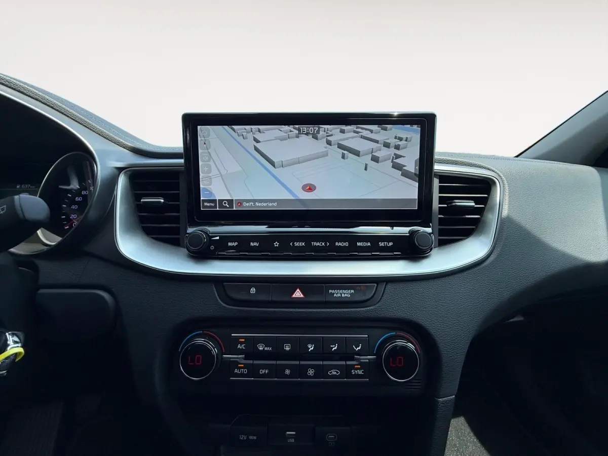 1.0 T-GDi ComfortLine | NAVI | CAMERA | CLIMATE & CRUISE CONTROLE | PARKEERSENSOREN | ETC...