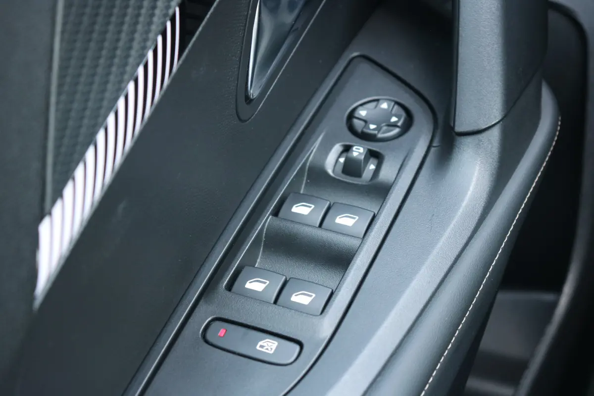 1.2 Hybrid 136 Allure | PDC V+A | Cruise| Keyless | Apple carplay | LED | LMV 17"| DAB |