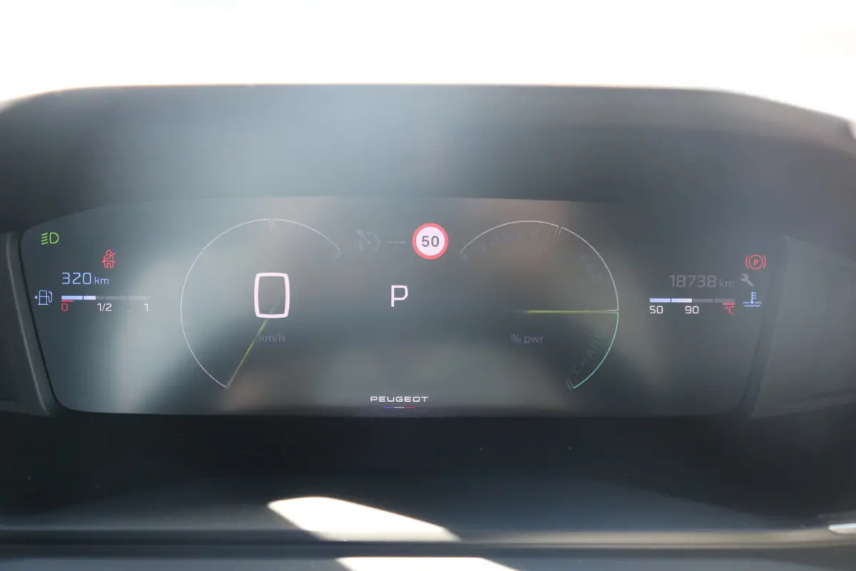 1.2 Hybrid 136 Allure | PDC V+A | Cruise| Keyless | Apple carplay | LED | LMV 17"| DAB |