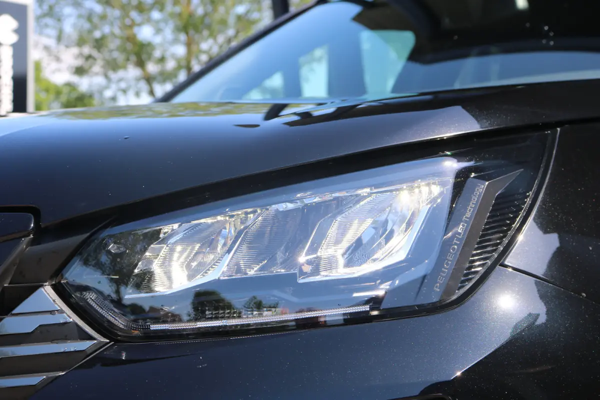 1.2 Hybrid 136 Allure | PDC V+A | Cruise| Keyless | Apple carplay | LED | LMV 17"| DAB |