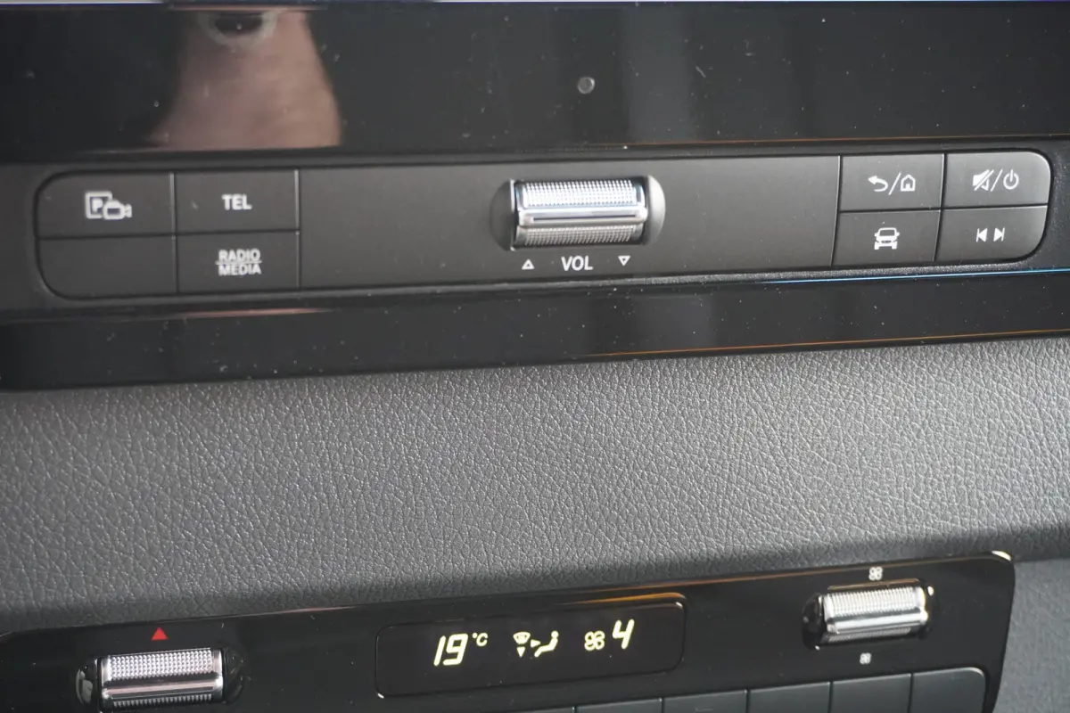 317 170PK L2H2 Select Automaat nr. V183 | Airco | Cruise | Camera | Carplay | Trekhaak 3.500KG