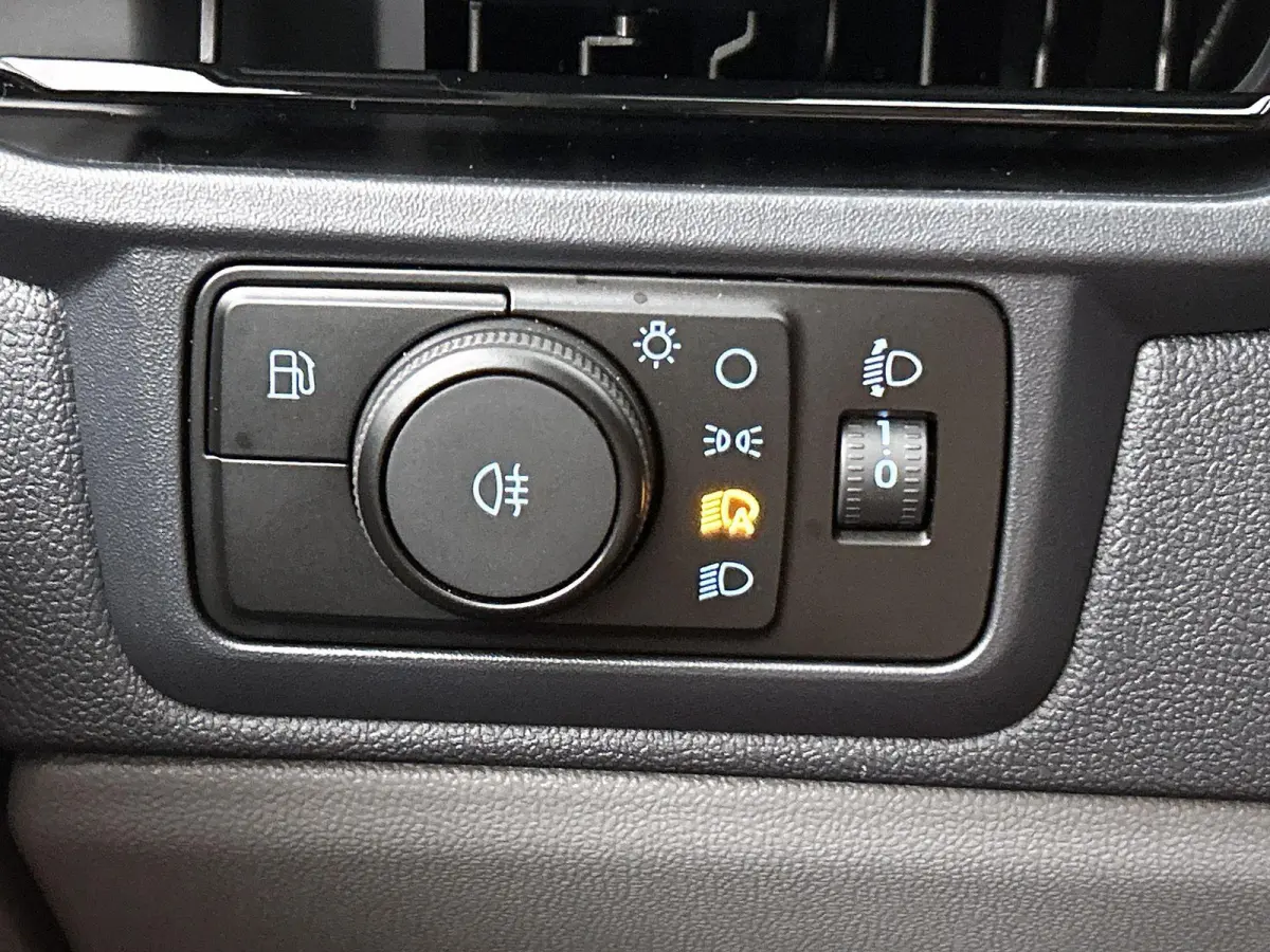340 2.5 PHEV L2H1 Sport | NIEUW UIT VOORRAAD | 19'' Velgen | B&O | Striping | Ford Voordeel