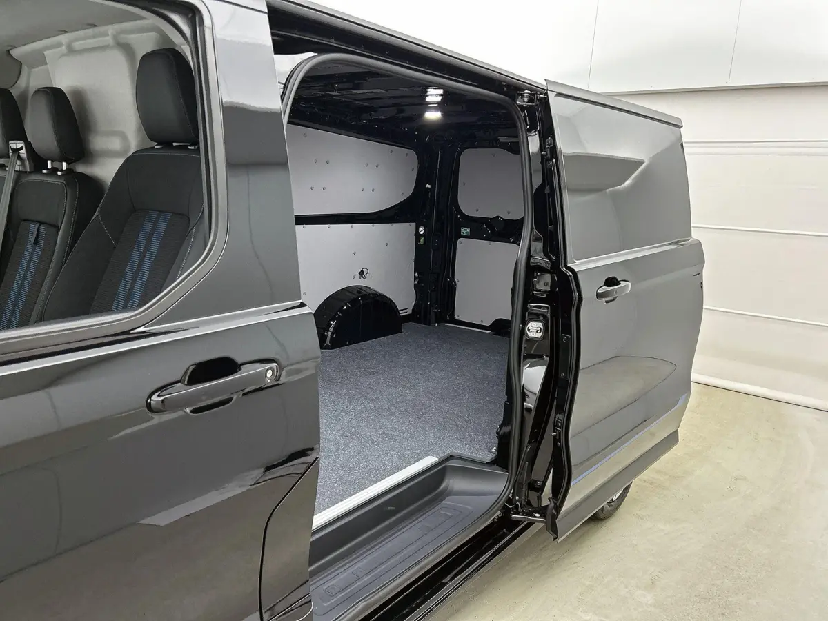 340 2.5 PHEV L2H1 Sport | NIEUW UIT VOORRAAD | 19'' Velgen | B&O | Striping | Ford Voordeel