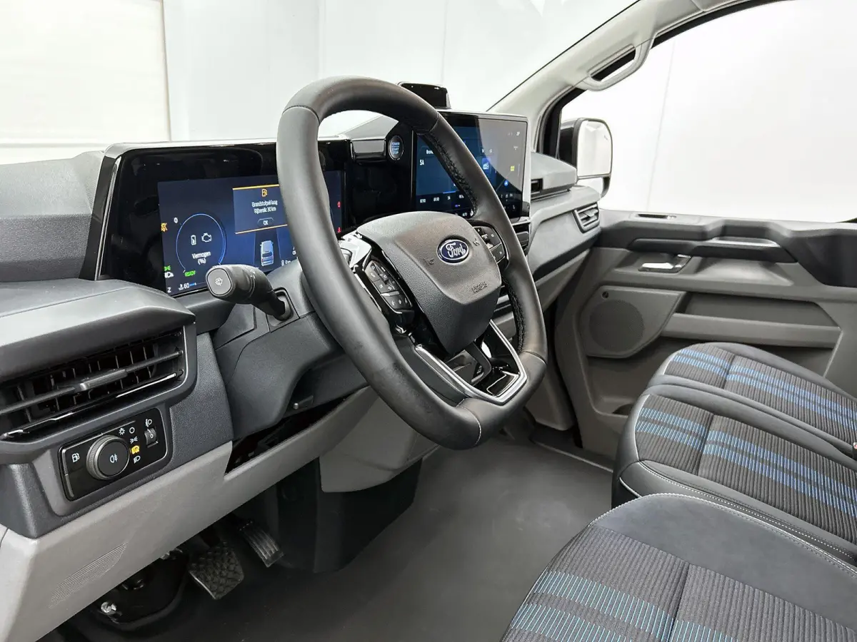 340 2.5 PHEV L2H1 Sport | NIEUW UIT VOORRAAD | 19'' Velgen | B&O | Striping | Ford Voordeel