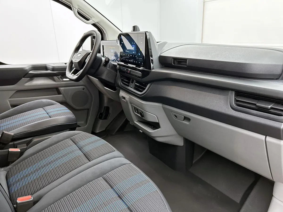 340 2.5 PHEV L2H1 Sport | NIEUW UIT VOORRAAD | 19'' Velgen | B&O | Striping | Ford Voordeel