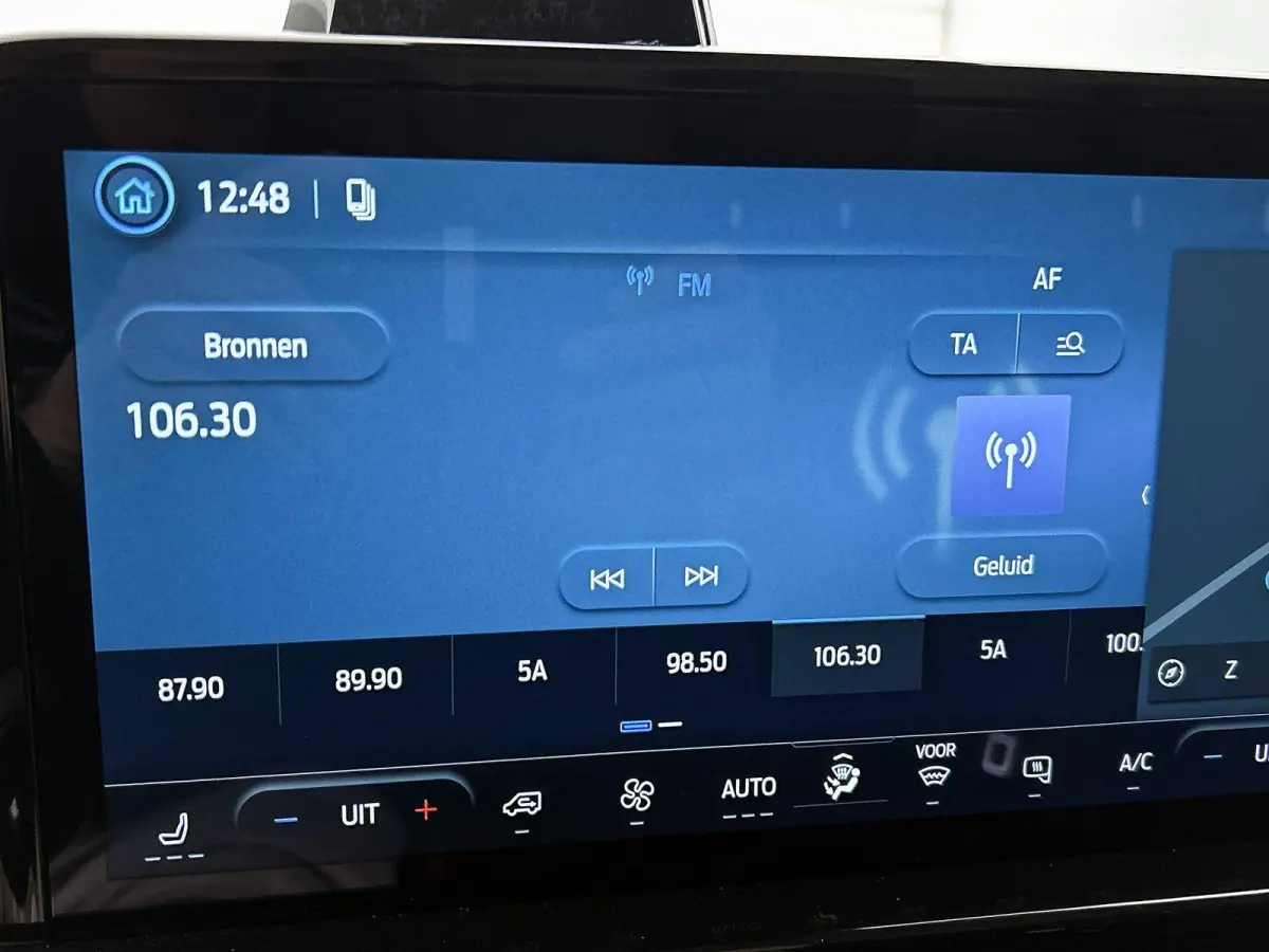 340 2.5 PHEV L2H1 Sport | NIEUW UIT VOORRAAD | 19'' Velgen | B&O | Striping | Ford Voordeel