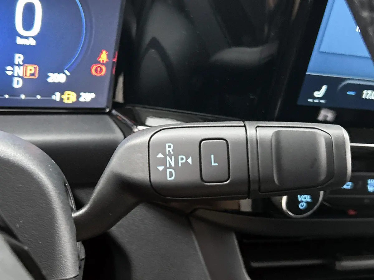 340 2.5 PHEV L2H1 Sport | NIEUW UIT VOORRAAD | 19'' Velgen | B&O | Striping | Ford Voordeel