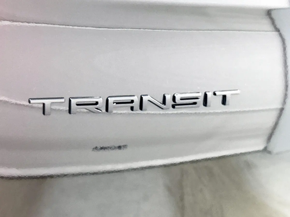 340 2.5 PHEV L2H1 Sport | NIEUW UIT VOORRAAD | 19'' Velgen | B&O | Striping | Ford Voordeel