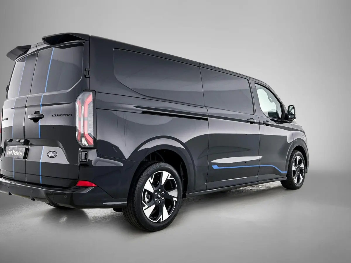 340 2.5 PHEV L2H1 Sport | NIEUW UIT VOORRAAD | 19'' Velgen | B&O | Striping | Ford Voordeel